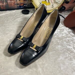 SOLD!! VINTAGE SALVATORE FERRAGAMO BLACK LEATHER BOW HEELS